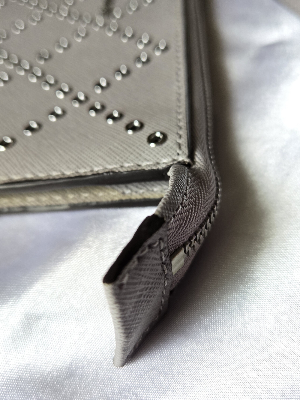Michael Kors Silver Studded Wristlet Pouch EUC - Picture 6 of 10